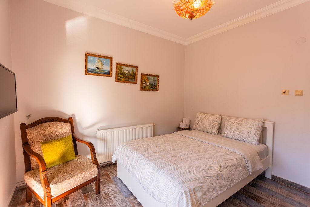 Bedroom of the Ruhi Palace apartment